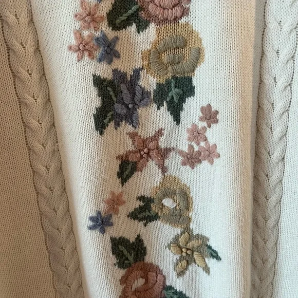 ❣️SOLD❣️Vintage Alia Floral Sweater - Picture 3 of 8